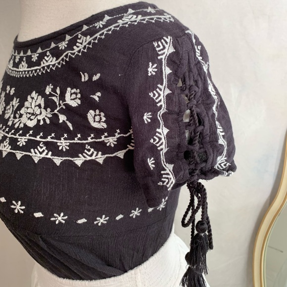 Hollister Embroidered Lace Up Sleeves Tassel Top - Picture 10 of 11